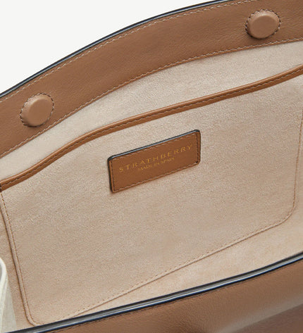 Midi Tote – Structured Elegance in Fine Leather