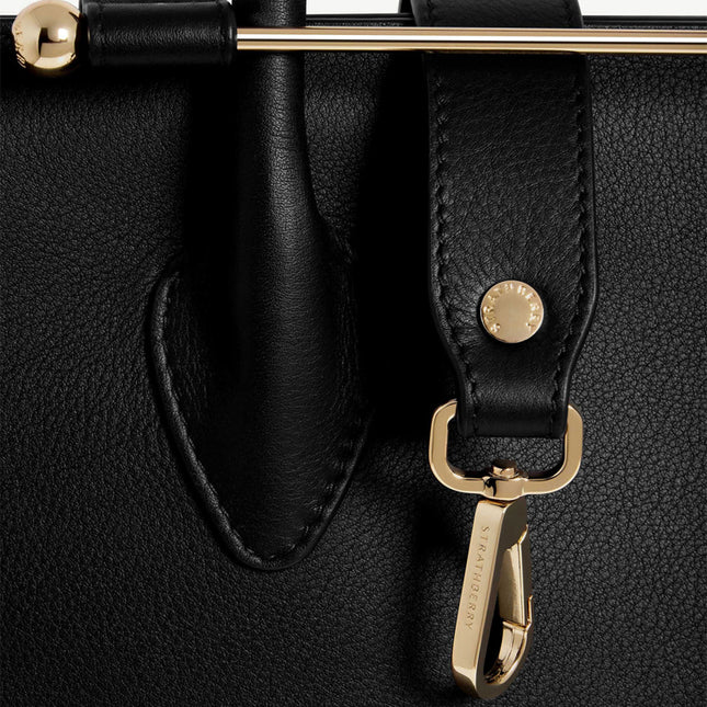 Midi Tote – Structured Elegance in Fine Leather