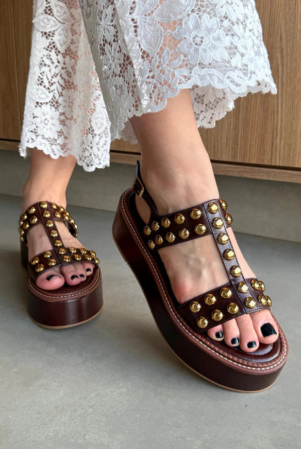 <h2>more than 500 pairs sold</h2><h2>up to 50% off.</h2>